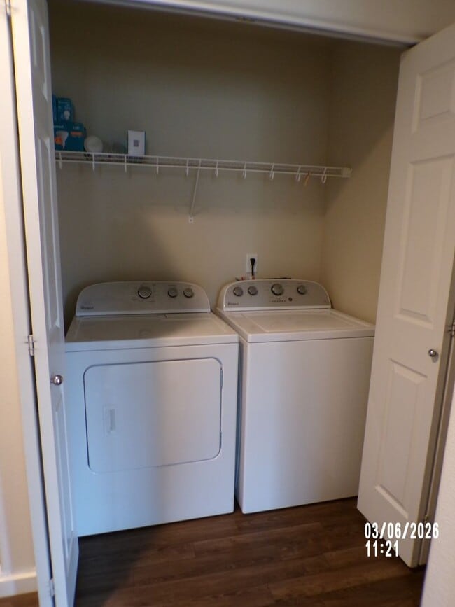 Building Photo - Newly remodeled Meadows Townhome