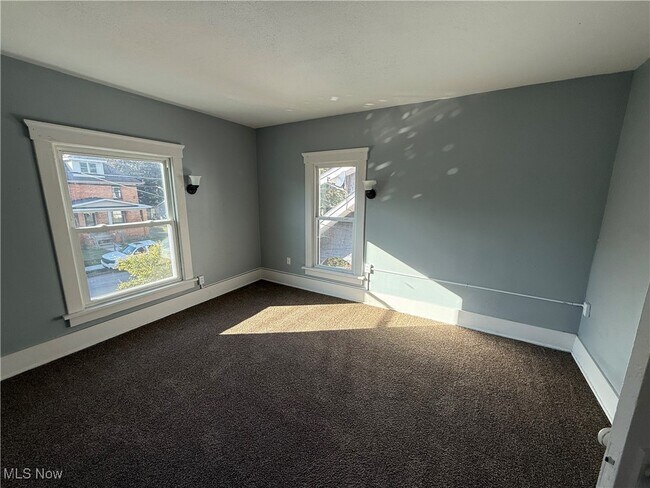 Building Photo - 204 Broad Ave NW