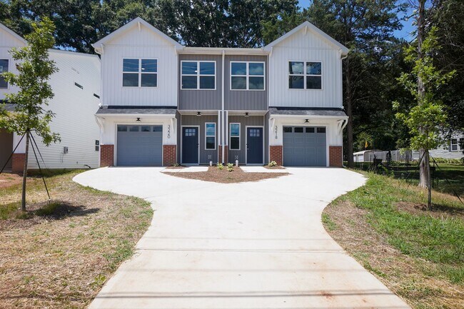 Building Photo - Brand new Duet Style Townhome in Charlotte!