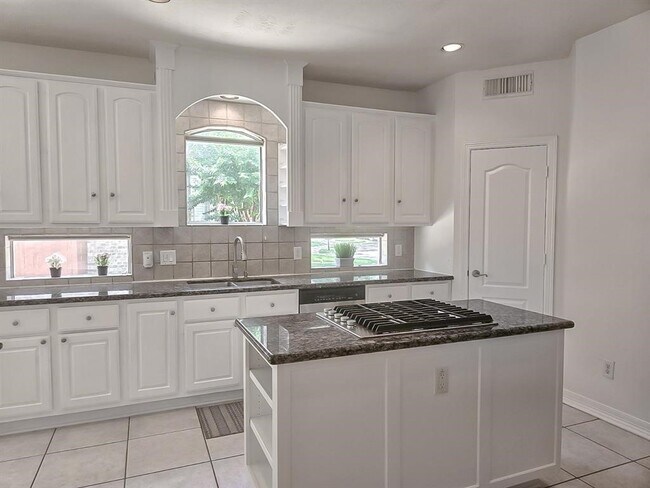 Building Photo - 6010 Serrano Terrace Ln
