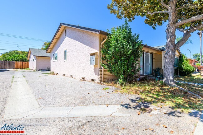 Building Photo - 2630 Bowers Ave