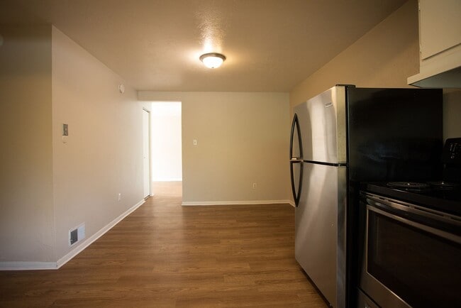 Building Photo - 604 Marine St