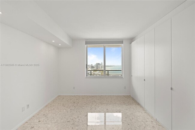 Building Photo - 325 S Biscayne Blvd