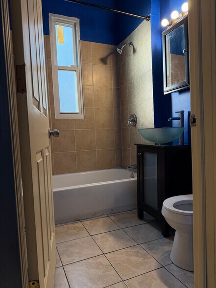 Building Photo - 604 W 60th St