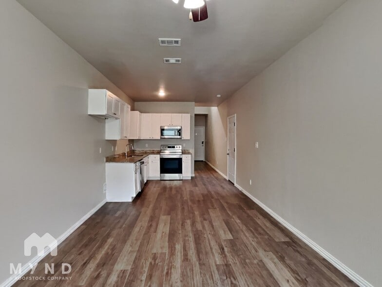 Building Photo - 3259 Karen St