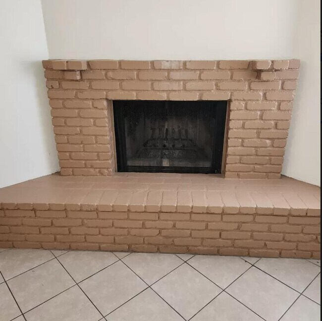 Building Photo - 38710 10th St E