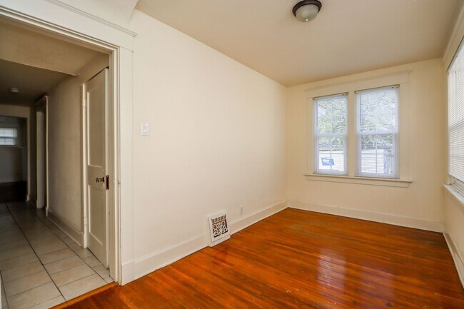 Building Photo - 1106 Hamilton Way