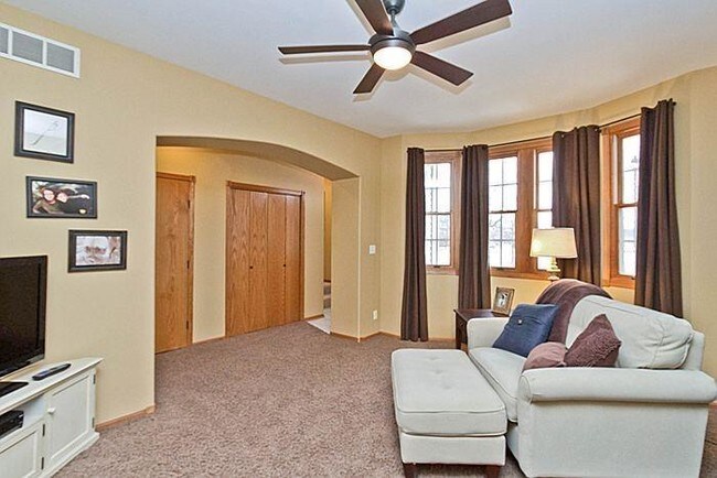 Building Photo - 2508 Eaton Ave.