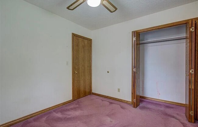 Building Photo - 610 N 6th Ave