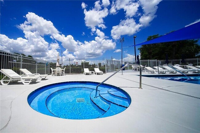 Building Photo - 1400 Gandy Blvd N