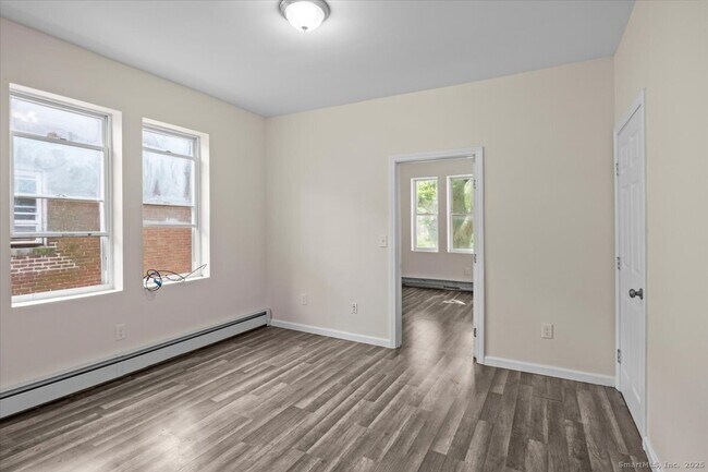 Building Photo - 204 Magnolia St