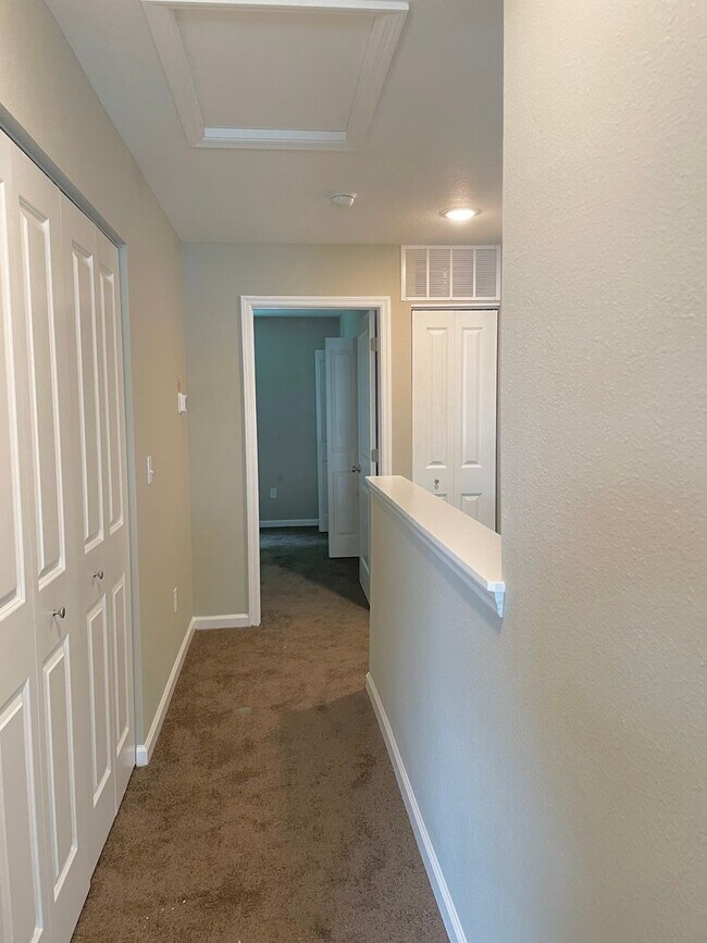 Building Photo - 3/3 condo convenient to FSU, FAMU, TCC, re...