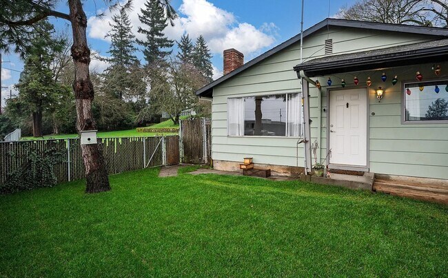 Building Photo - Remodeled 3 Bedroom, 1 Bath Home with Fenced Yard