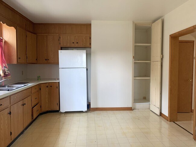 Building Photo - 5065 Buchanan Trail E