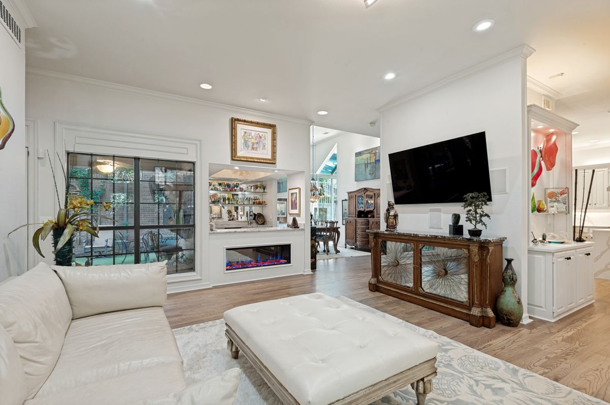 Building Photo - 6908 Hill Park Dr