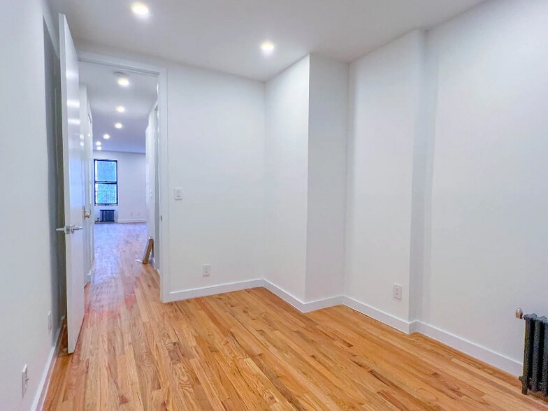 Building Photo - 829 9th Ave