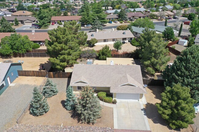 Building Photo - Nice three bedroom two bath home in PV!