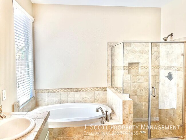Building Photo - 8206 S 22nd Ln
