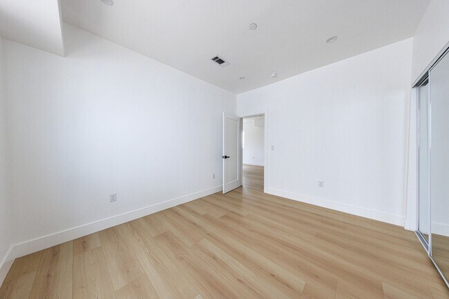 Building Photo - 1013 S Citrus Ave