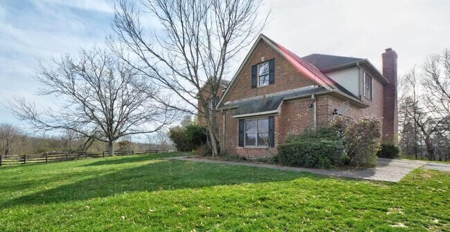 Building Photo - 2315 Oregon Rd