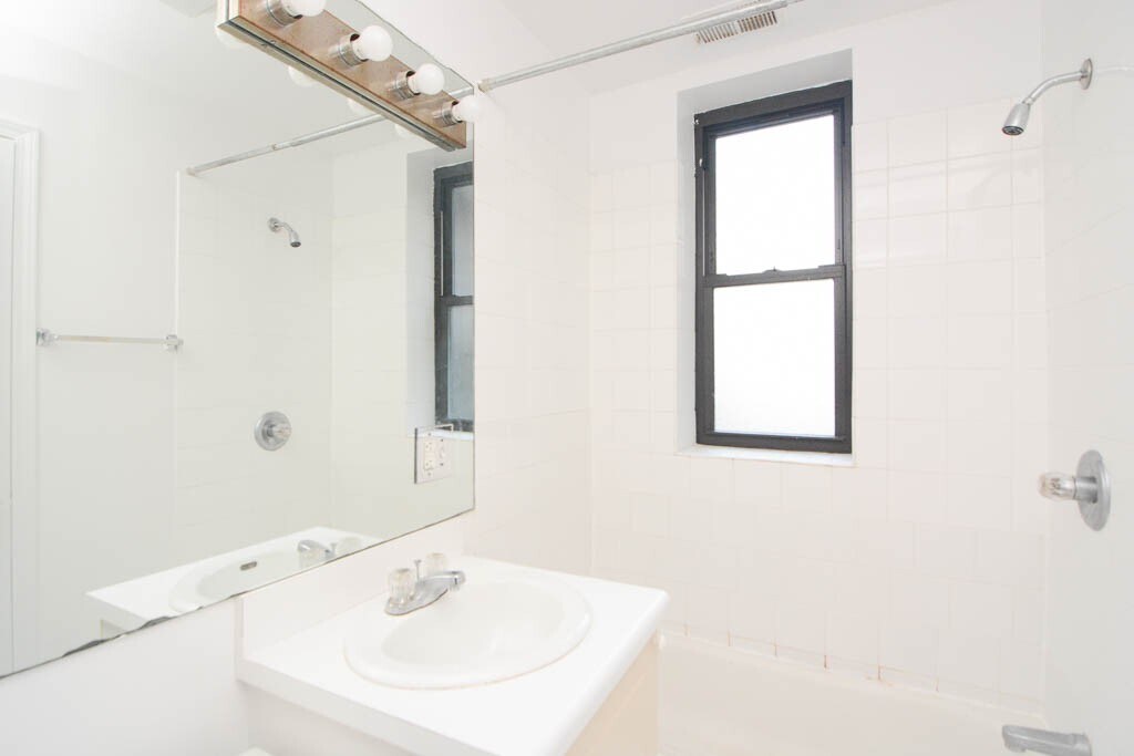 Building Photo - 920 W Dakin St