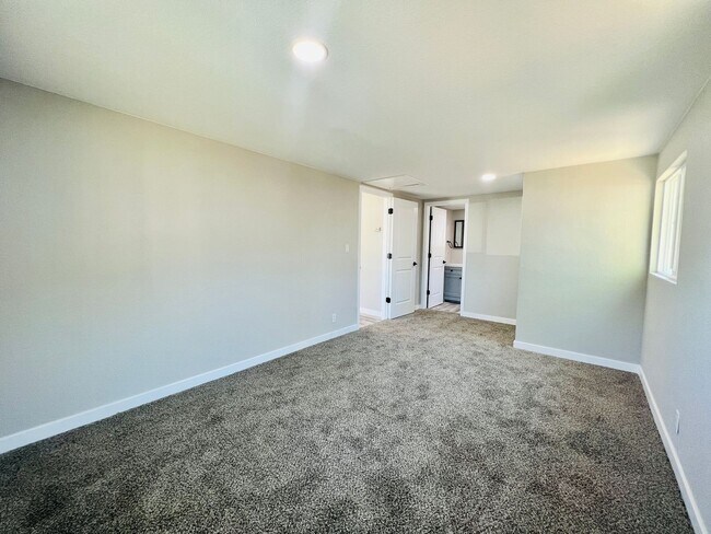 Building Photo - 702 S Wolcott Ct