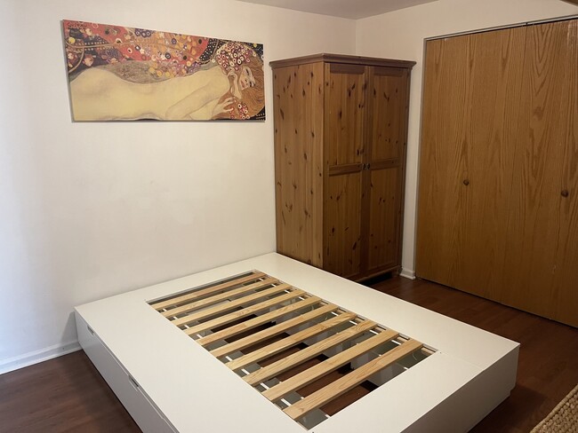 Building Photo - 7825 Banks St