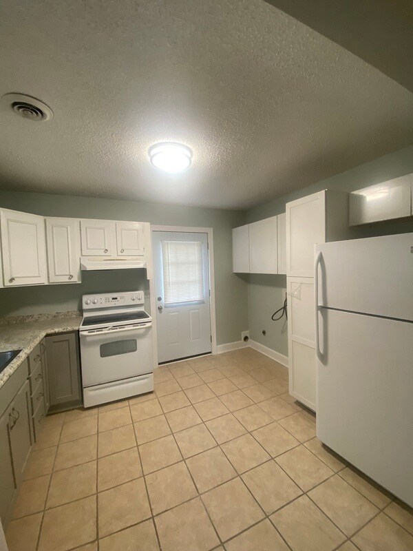 Building Photo - 5812 Wescott Rd