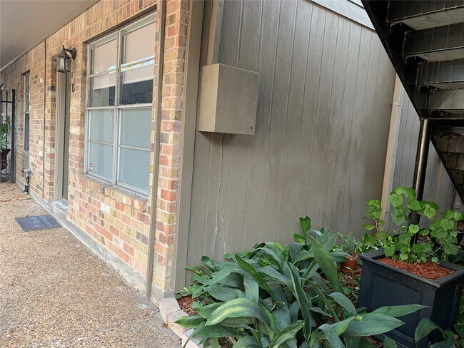 Building Photo - 606 Marshall St