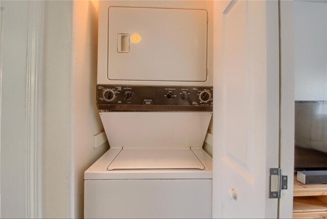 Building Photo - Charming Two-story, 1 bed, 1 Bath Townhome...