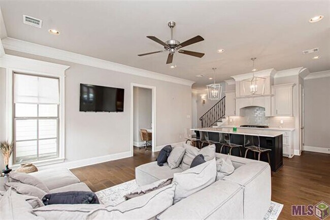 Building Photo - Upscale Townhouse in The Village at Magnol...