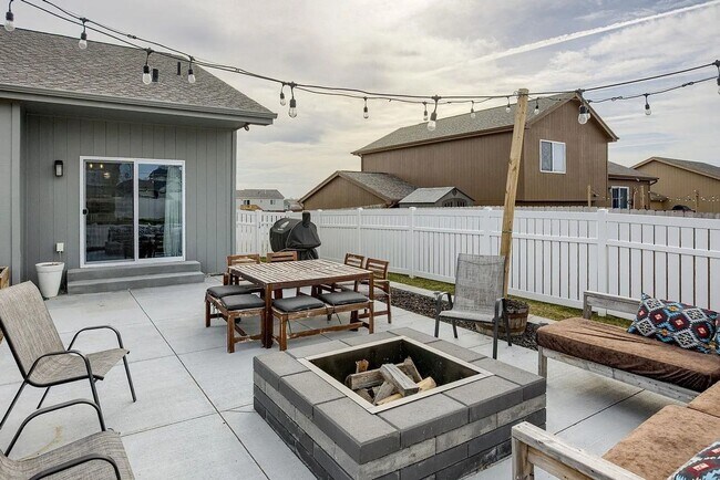 Building Photo - Hyda Hills Ranch For Rent Near Offutt AFB