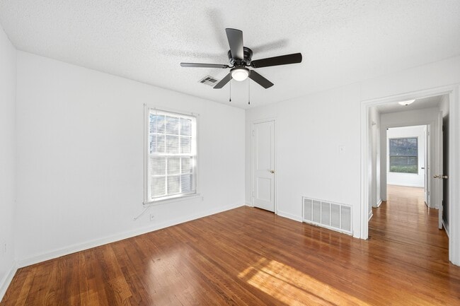 Building Photo - 4020 Maple Ave