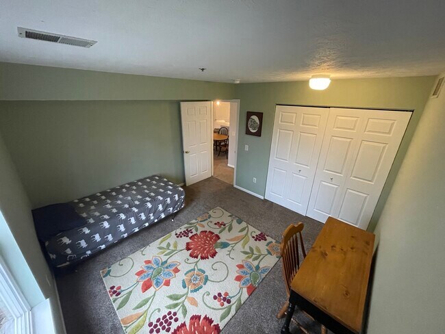 Building Photo - 3029 Poplar Creek Dr SE