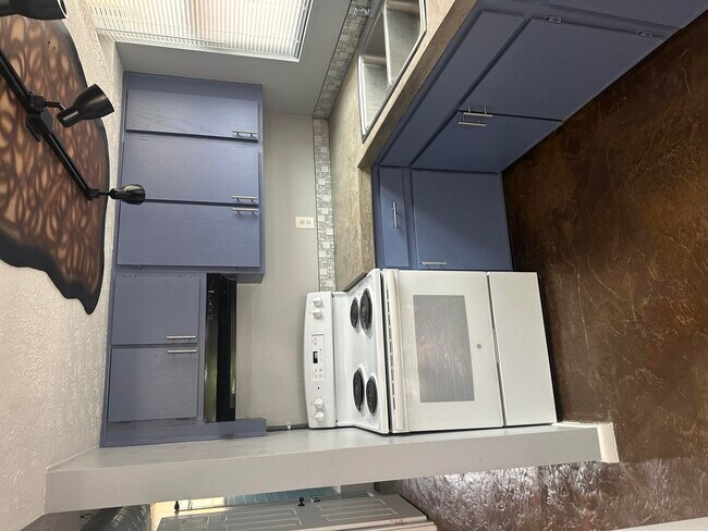 Building Photo - 705 Wilkinson Blvd