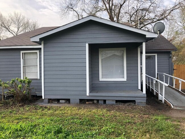 Building Photo - Affordable spacious 4bed/2bath single-fami...