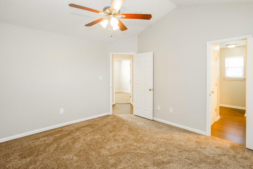 Building Photo - 4009 Ranchview Ln