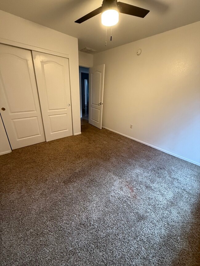 Building Photo - House For Rent