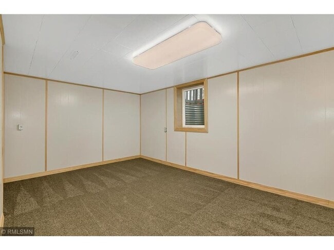 Building Photo - 3 bedroom 2 bathroom house with detached g...