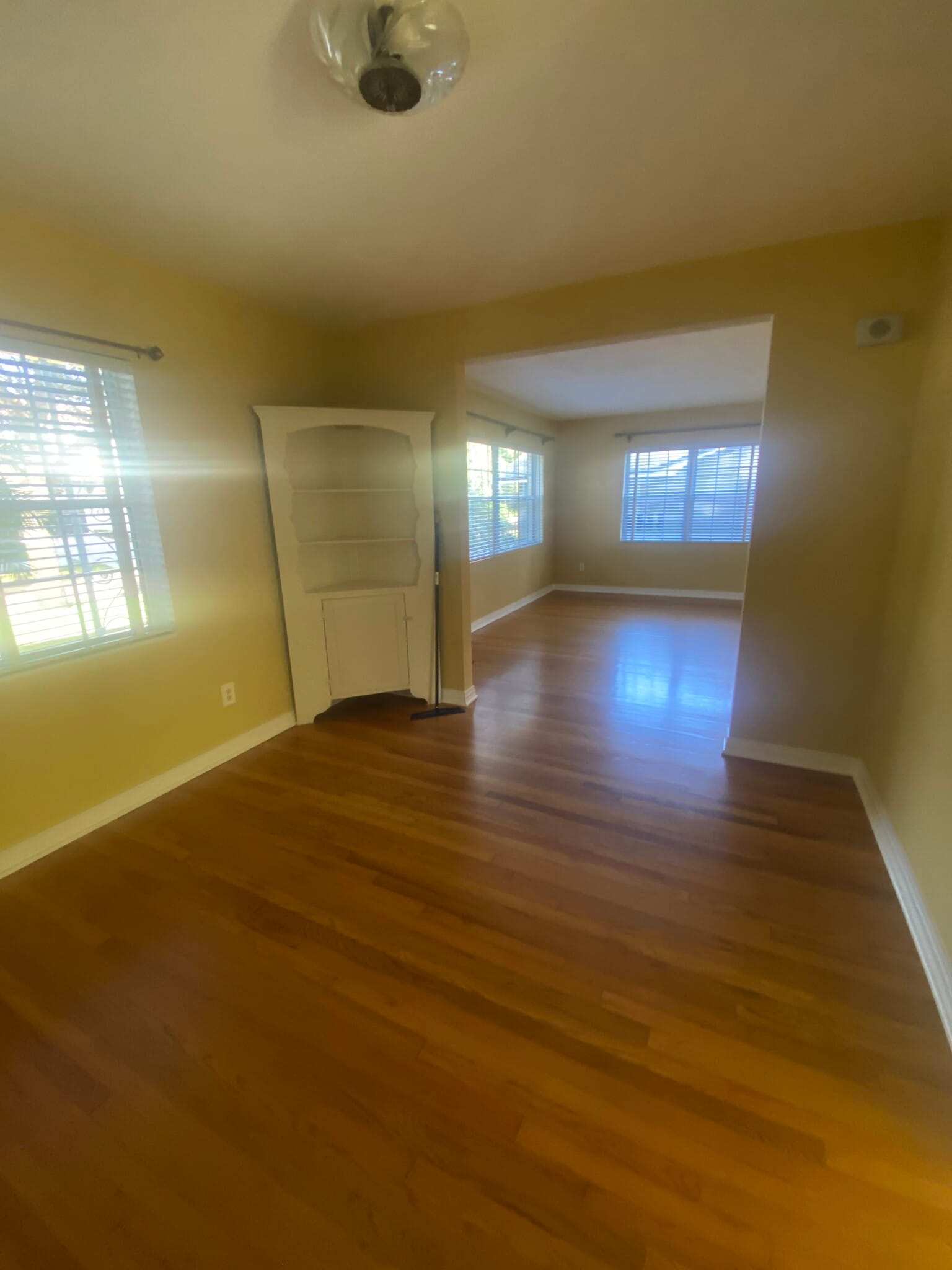diningroom/livingroom - 612 Stetson St