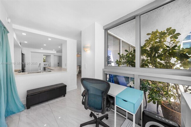 Building Photo - 2655 Collins Ave