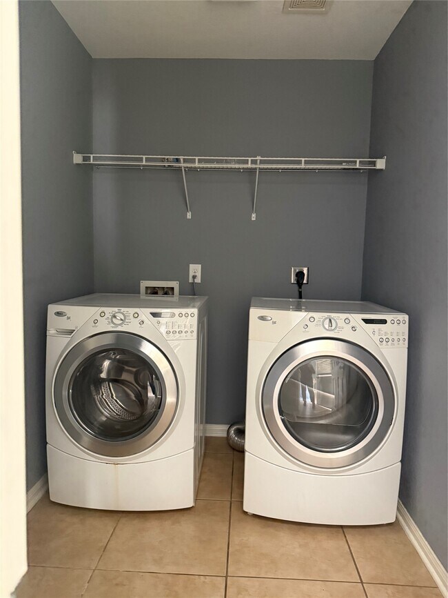 Building Photo - 10914 Overland Trail Dr