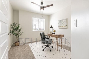 Building Photo - Skyline Manor