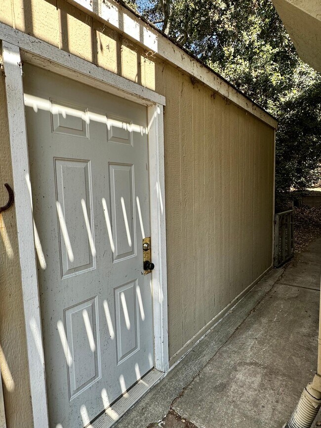 Building Photo - 2431 Rifle Range Dr