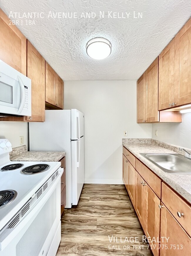 Building Photo - Newly-remodeled! Affordable 2-bed in Red L...