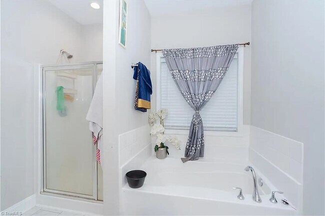 Building Photo - Lease to Own
