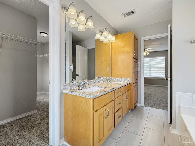 Building Photo - 2121 Pin High Dr