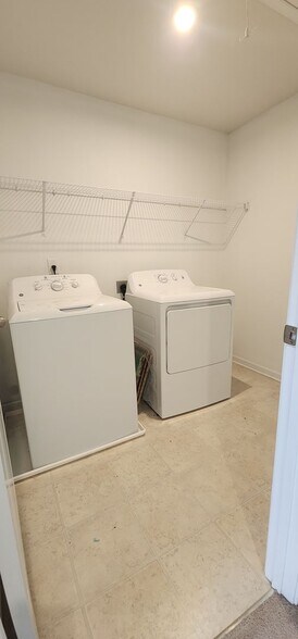 Building Photo - 612 Scribes Ln