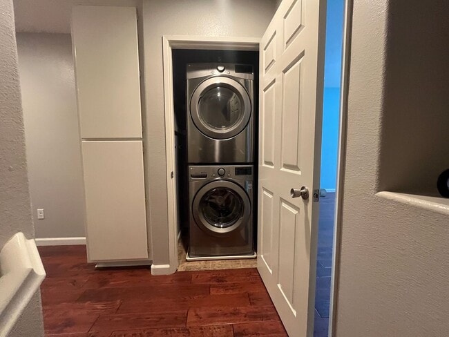 Building Photo - 4 Bedroom Townhome for Rent in Stevenson R...