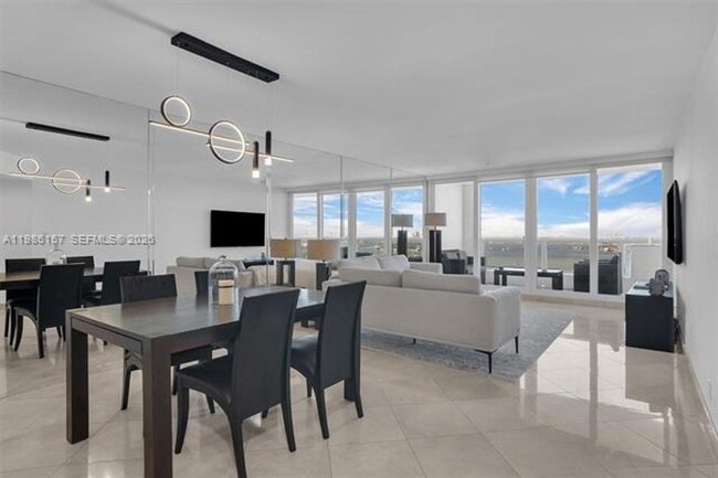 Building Photo - 1717 N Bayshore Dr